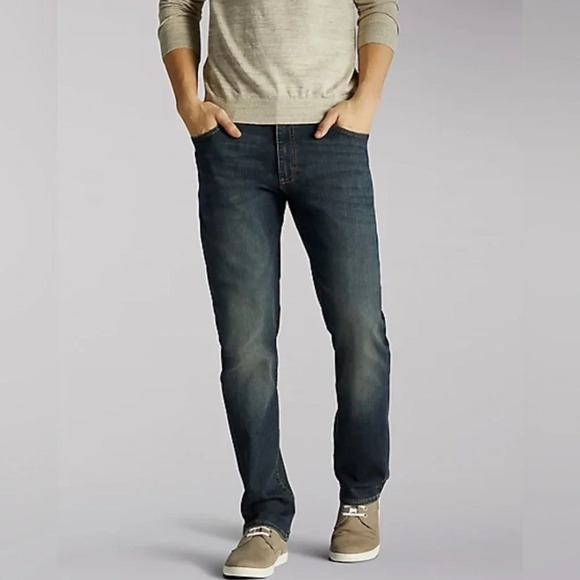 NWT MEN’S EXTREME MOTION STRAIGHT FIT TAPERED LEG JEANS IN MAVERICK - Picture 3 of 11